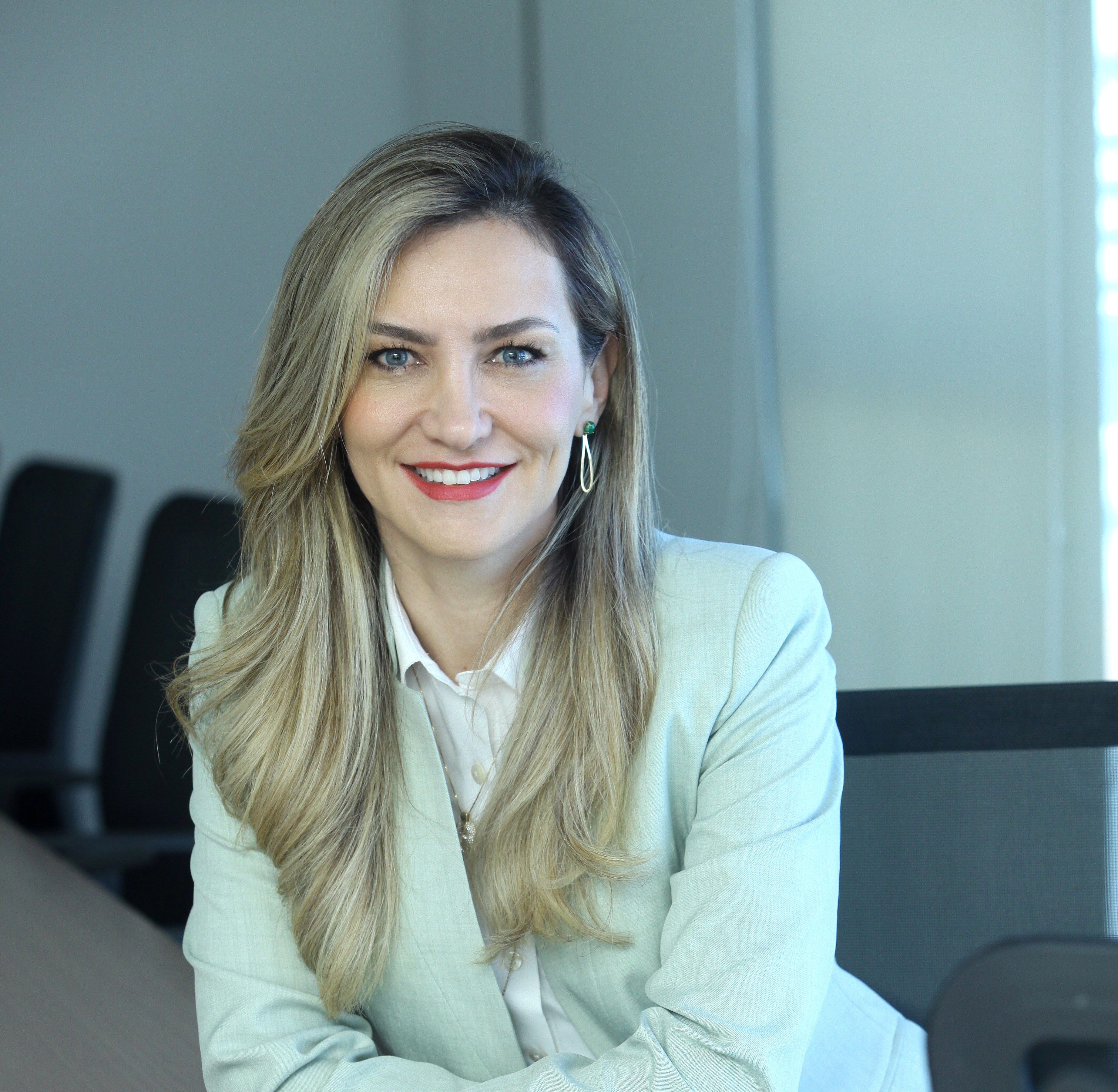 A portrait image of Thais